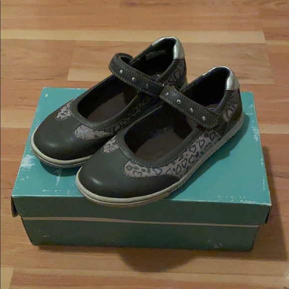 Clarks - Picture 2 of 5